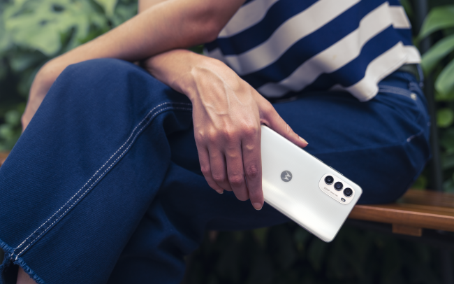 Moto G82